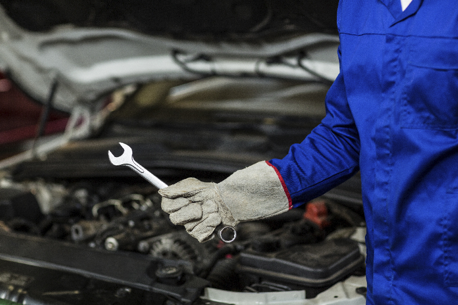 Cuida el motor de tu coche y límpialo bien cuando cambies el